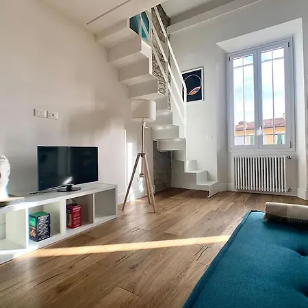 Minimal Studio W/ Balcony In Dt. Quiet, Bright 2bd * Florencja