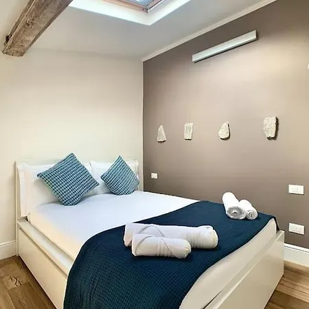 Apartament Minimal Studio W/ Balcony In Dt. Quiet, Bright 2bd