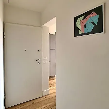 Minimal Studio W/ Balcony In Dt. Quiet, Bright 2bd Apartament Florencja