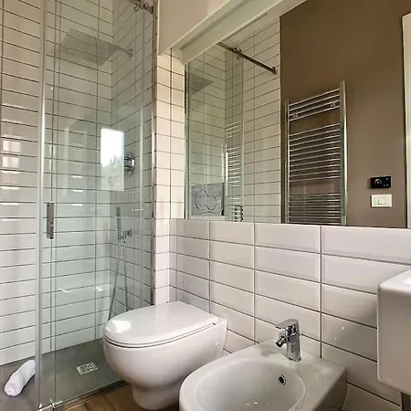 Apartament Minimal Studio W/ Balcony In Dt. Quiet, Bright 2bd Florencja