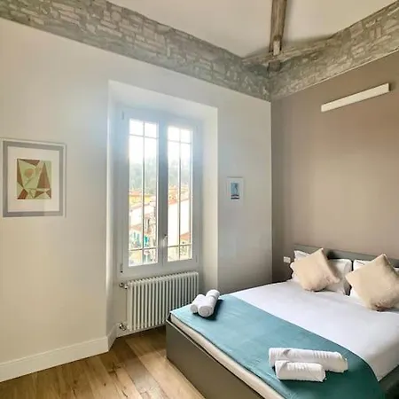 Minimal Studio W/ Balcony In Dt. Quiet, Bright 2bd * Florencja