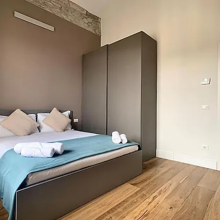 Apartament Minimal Studio W/ Balcony In Dt. Quiet, Bright 2bd