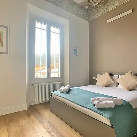 Minimal Studio W/ Balcony In Dt. Quiet, Bright 2bd Apartament Florencja