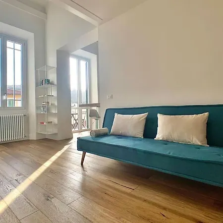 Minimal Studio W/ Balcony In Dt. Quiet, Bright 2bd *