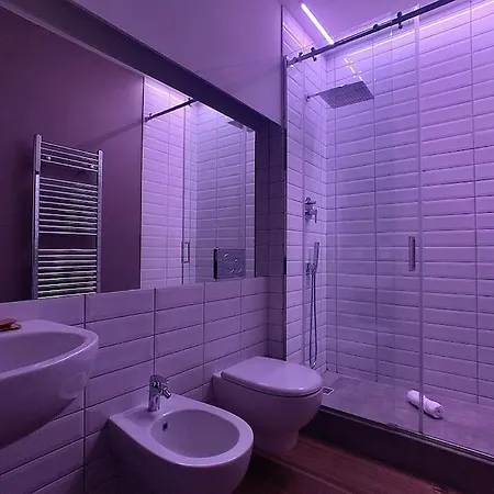 Minimal Studio W/ Balcony In Dt. Quiet, Bright 2bd * Florencja