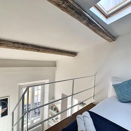 Apartament Minimal Studio W/ Balcony In Dt. Quiet, Bright 2bd Florencja