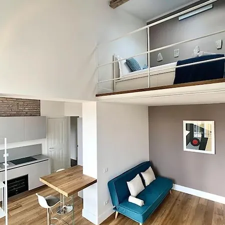 Minimal Studio W/ Balcony In Dt. Quiet, Bright 2bd Apartament Florencja