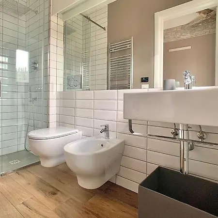 Minimal Studio W/ Balcony In Dt. Quiet, Bright 2bd * Florencja