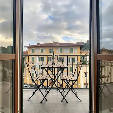 Minimal Studio W/ Balcony In Dt. Quiet, Bright 2bd Apartament *
